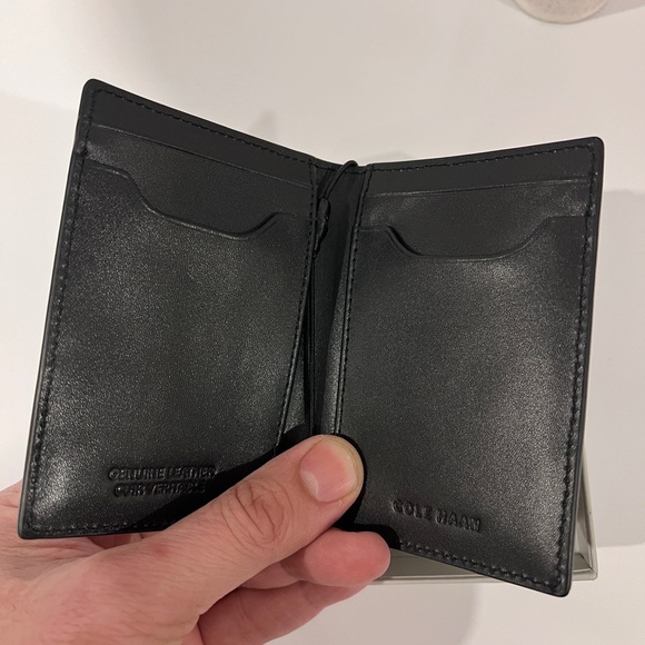NWT Cole Haan foldable leather card holder in black - Picture 3 of 3